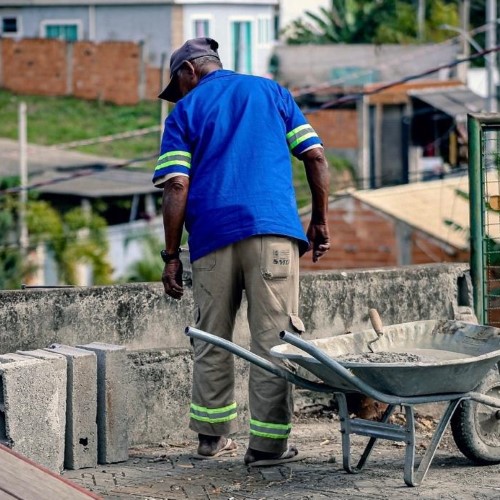 Secretaria de Obras de VR revitaliza áreas de lazer no Roma